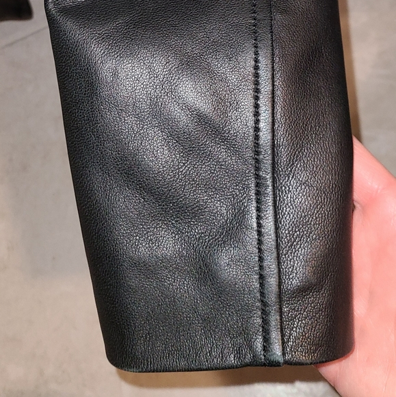 Black insulated Danier leather jacket - Picture 2 of 5